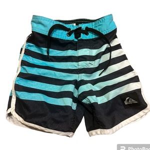 Quiksilver boys swim trunks board shorts size 2